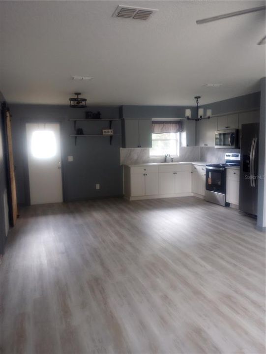 For Sale: $195,750 (3 beds, 2 baths, 1064 Square Feet)