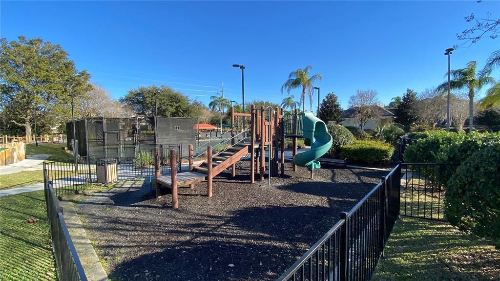 На продажу: $559,900 (0.28 acres)