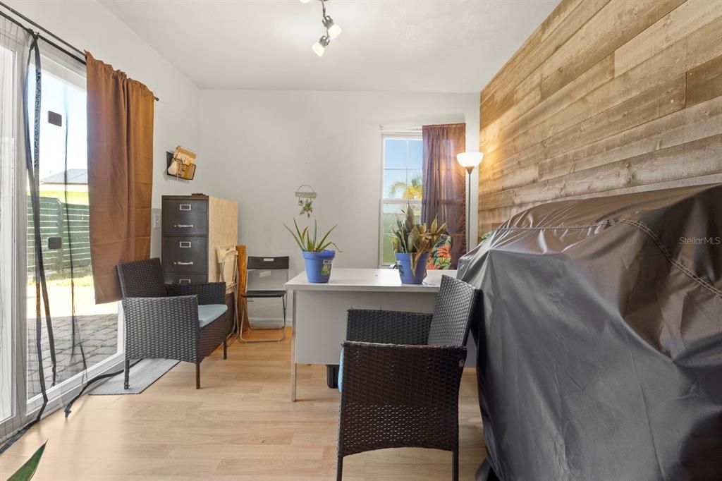 Active With Contract: $295,000 (3 beds, 2 baths, 1424 Square Feet)