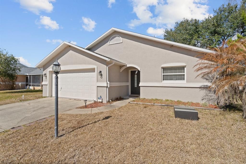 Active With Contract: $295,000 (3 beds, 2 baths, 1424 Square Feet)