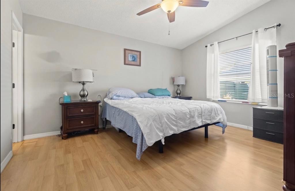 Active With Contract: $295,000 (3 beds, 2 baths, 1424 Square Feet)