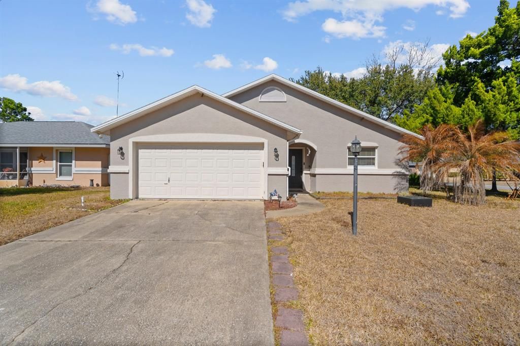 Active With Contract: $295,000 (3 beds, 2 baths, 1424 Square Feet)
