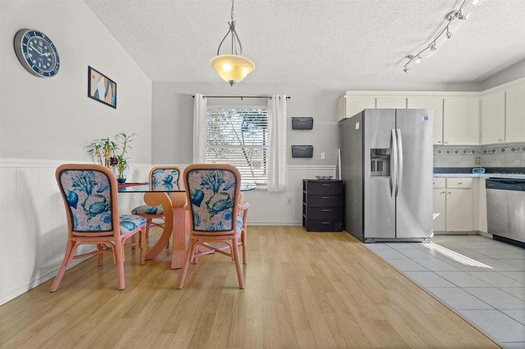 Active With Contract: $295,000 (3 beds, 2 baths, 1424 Square Feet)