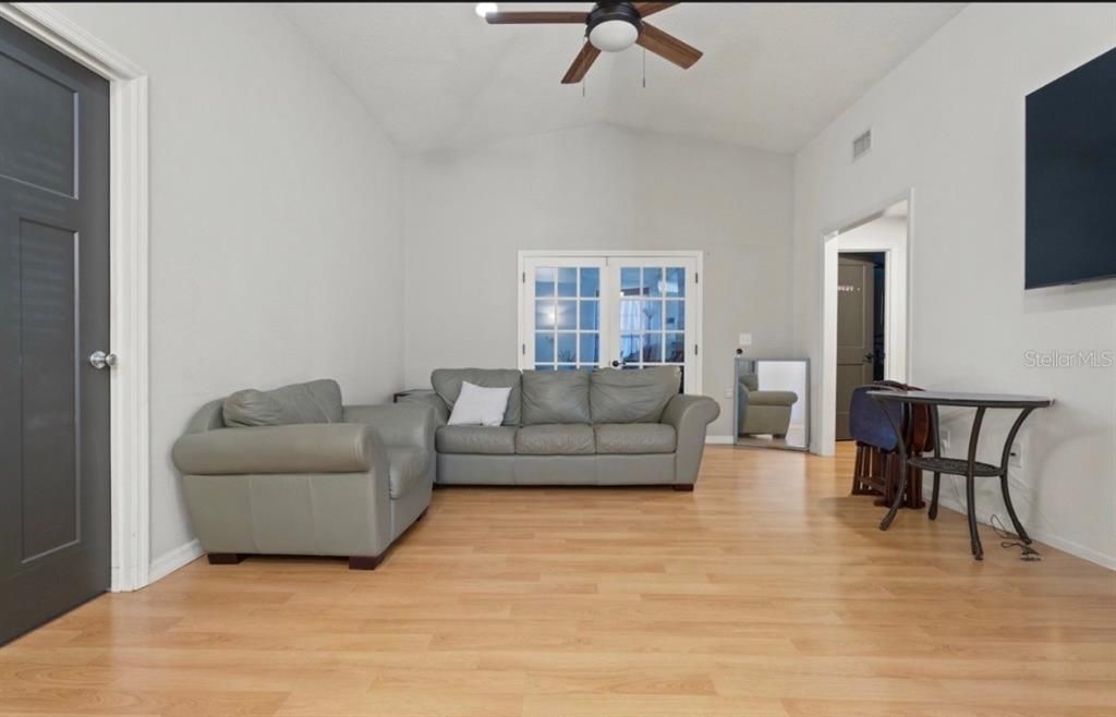 Active With Contract: $295,000 (3 beds, 2 baths, 1424 Square Feet)
