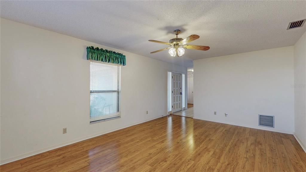 For Sale: $675,000 (4 beds, 4 baths, 3799 Square Feet)