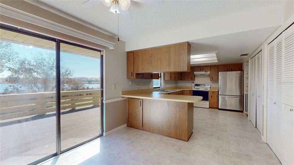 For Sale: $675,000 (4 beds, 4 baths, 3799 Square Feet)