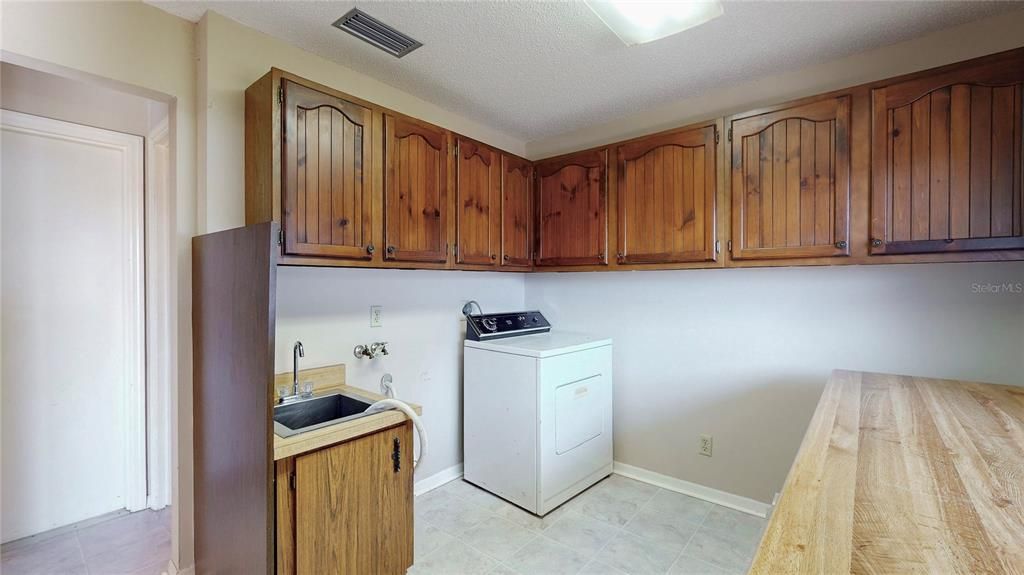 For Sale: $675,000 (4 beds, 4 baths, 3799 Square Feet)
