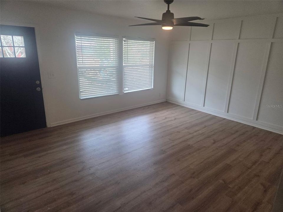 For Sale: $227,500 (3 beds, 2 baths, 1107 Square Feet)
