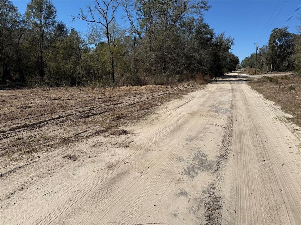 待售: $34,000 (1.25 acres)