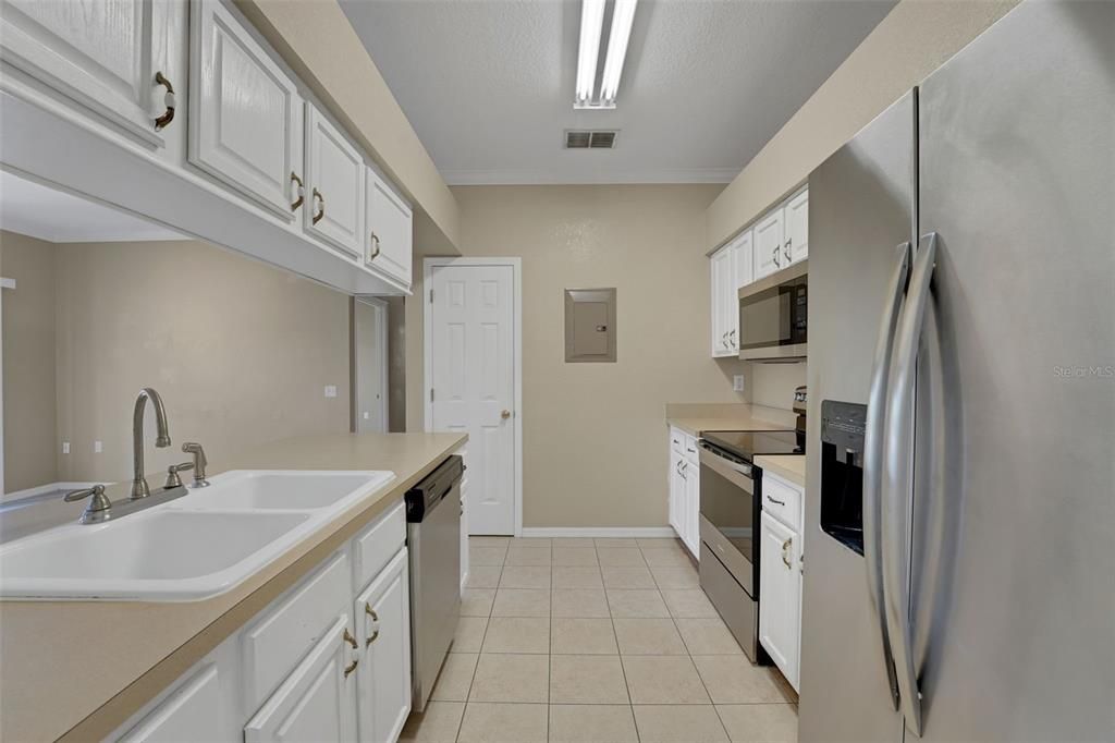 Active With Contract: $175,000 (2 beds, 2 baths, 1017 Square Feet)