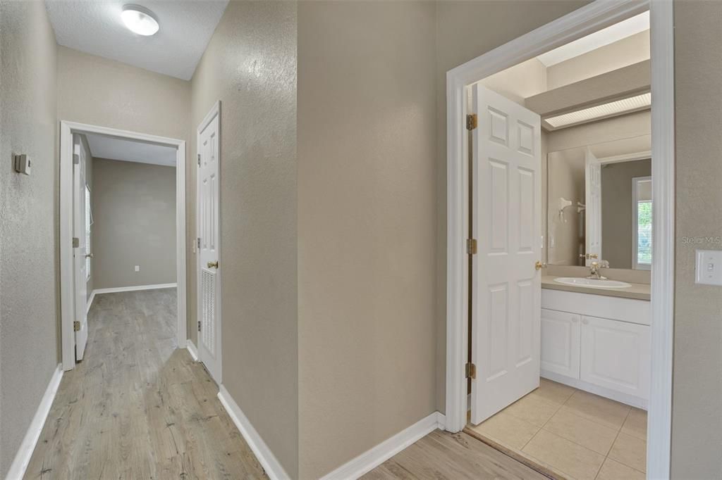 Active With Contract: $175,000 (2 beds, 2 baths, 1017 Square Feet)