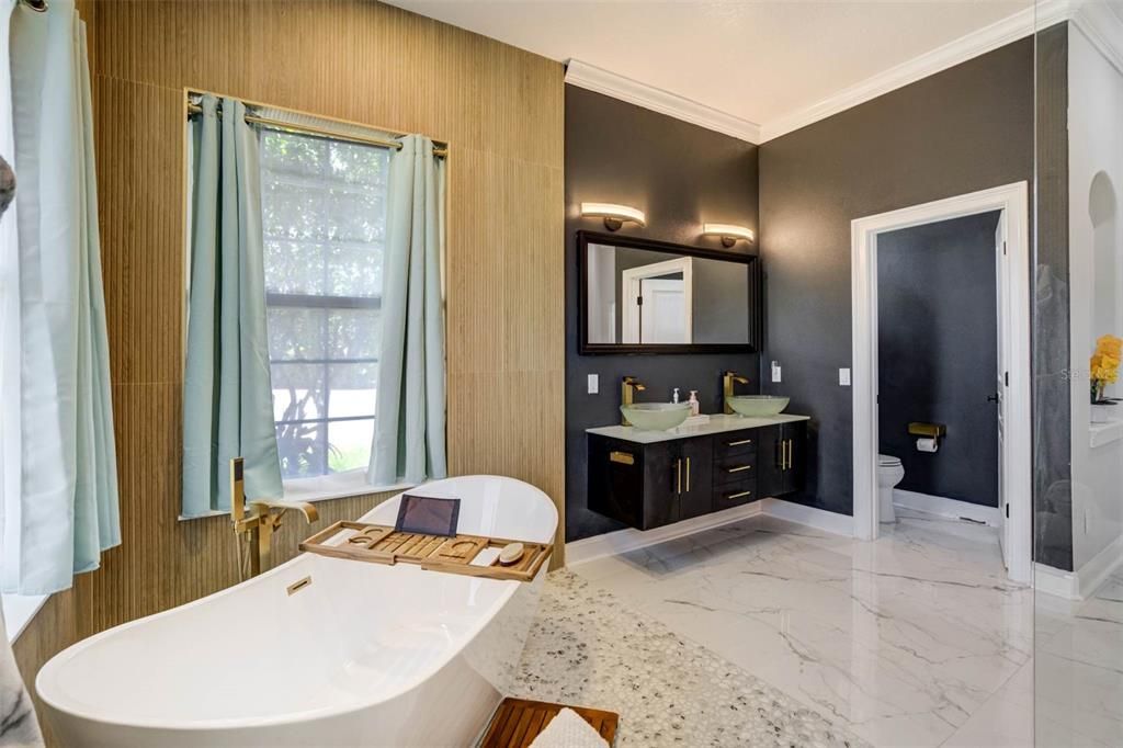 For Sale: $885,000 (3 beds, 3 baths, 3400 Square Feet)