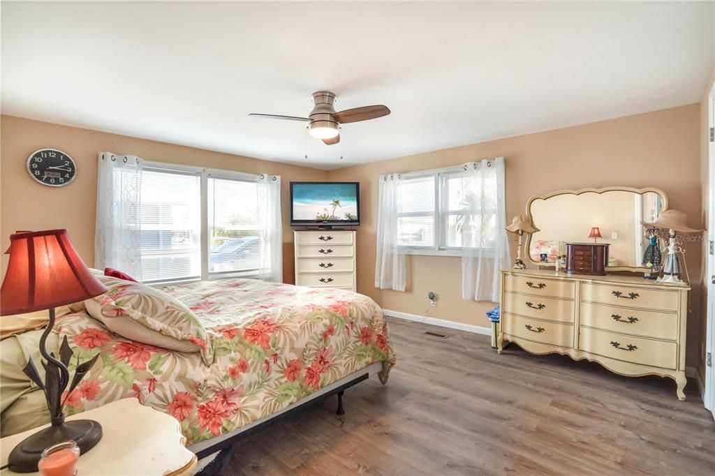 Activo con contrato: $199,000 (2 camas, 2 baños, 1190 Pies cuadrados)