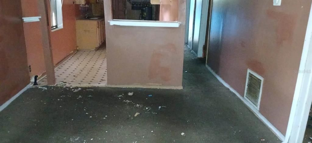 For Sale: $82,990 (3 beds, 1 baths, 1564 Square Feet)