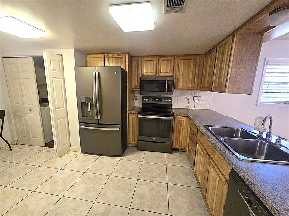 Activo con contrato: $199,900 (2 camas, 2 baños, 1180 Pies cuadrados)