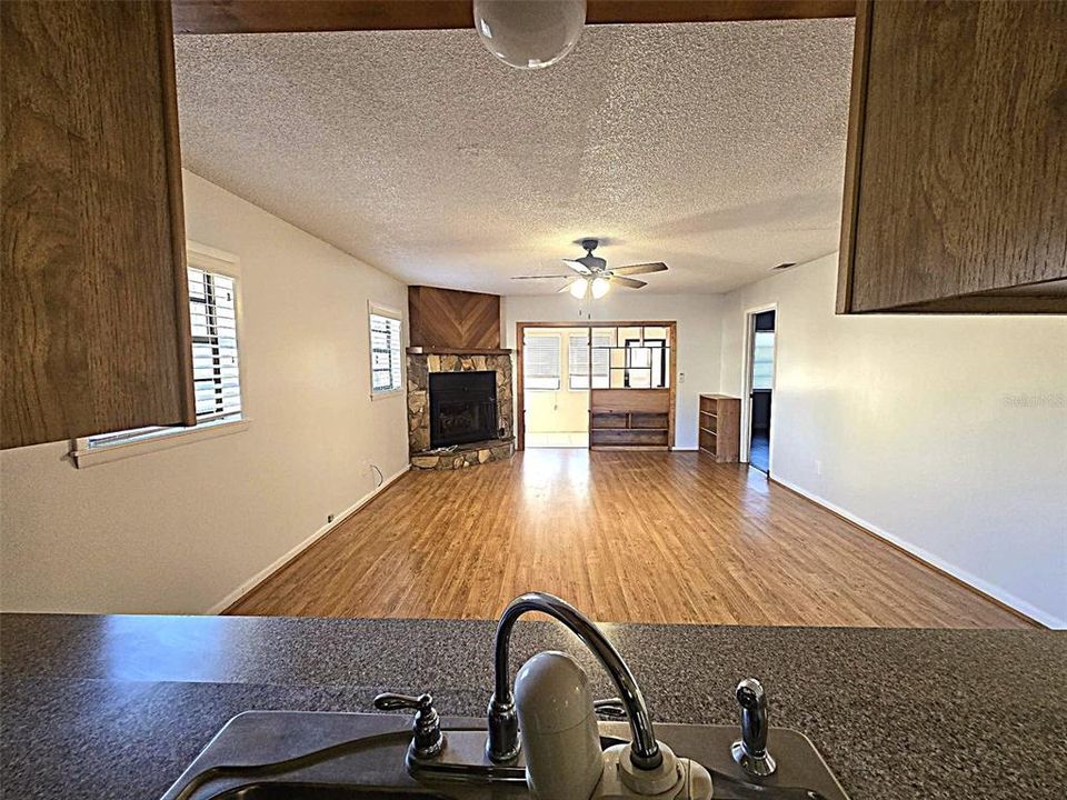 Activo con contrato: $199,900 (2 camas, 2 baños, 1180 Pies cuadrados)