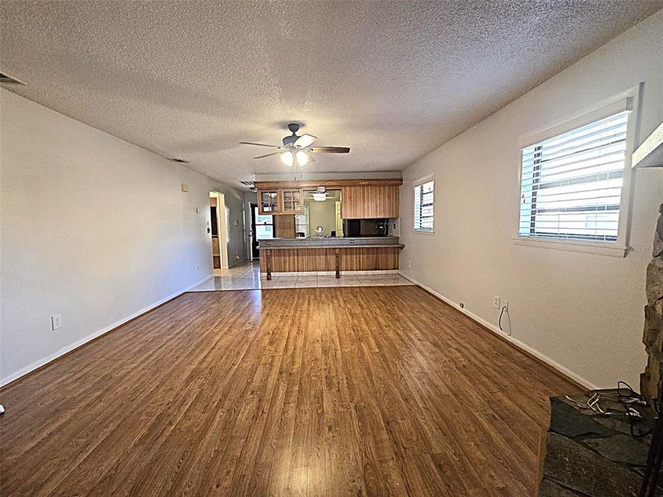 Activo con contrato: $199,900 (2 camas, 2 baños, 1180 Pies cuadrados)