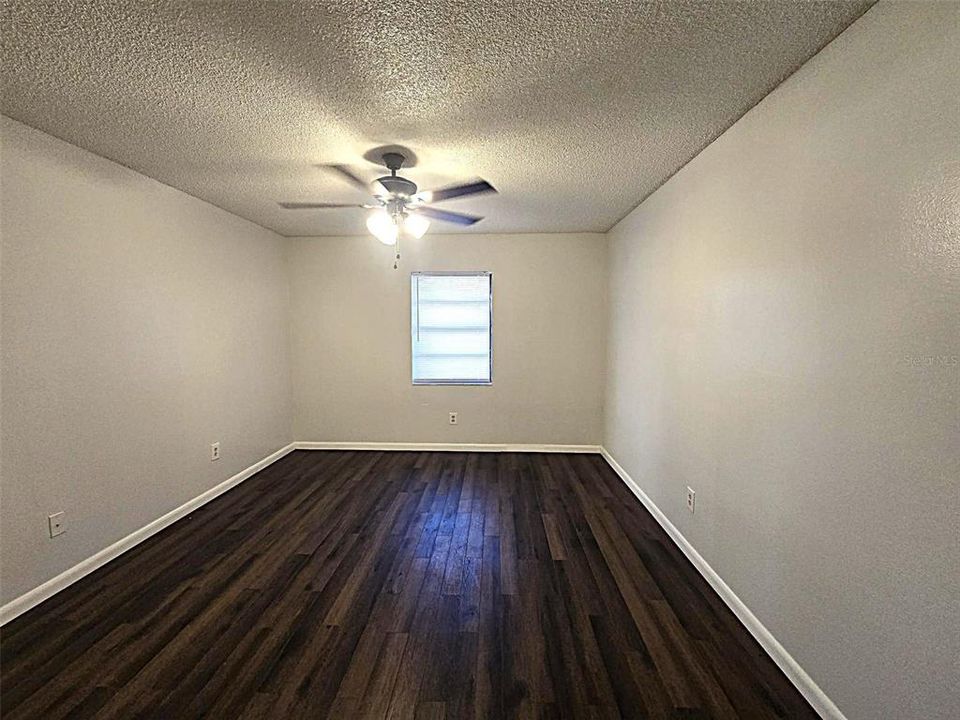 Activo con contrato: $199,900 (2 camas, 2 baños, 1180 Pies cuadrados)
