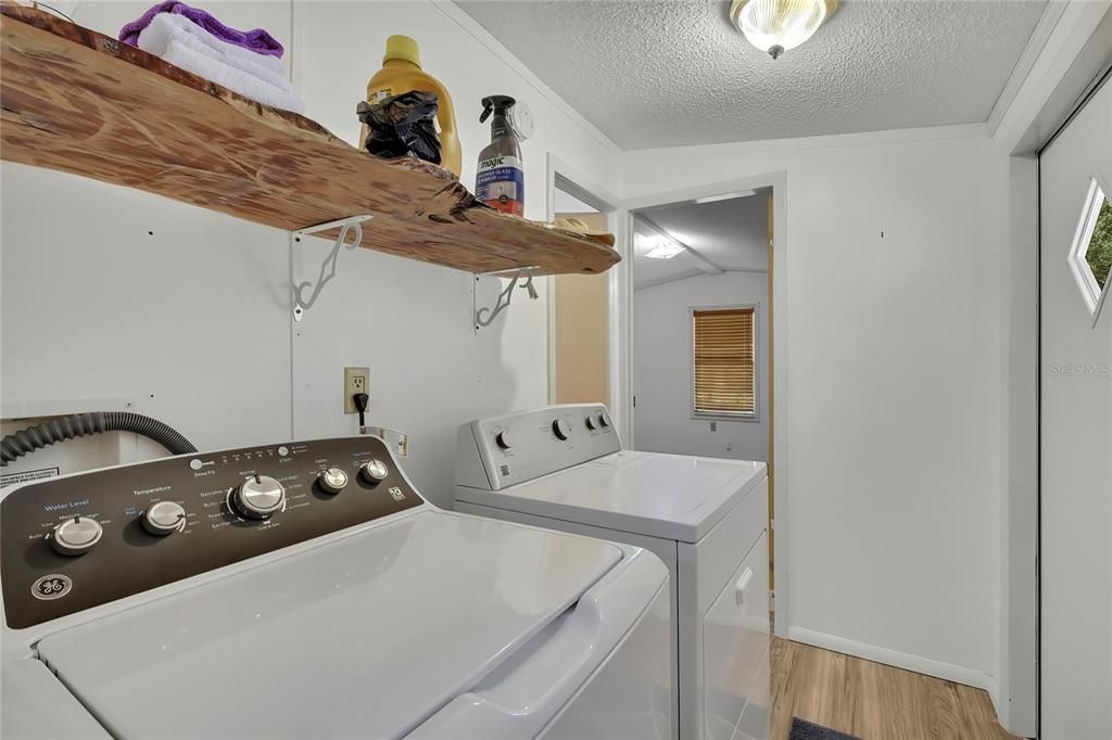 For Sale: $199,000 (2 beds, 2 baths, 840 Square Feet)