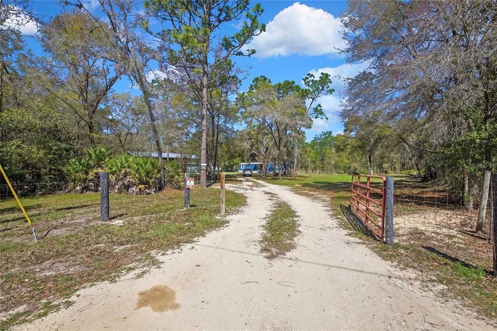 For Sale: $199,000 (2 beds, 2 baths, 840 Square Feet)