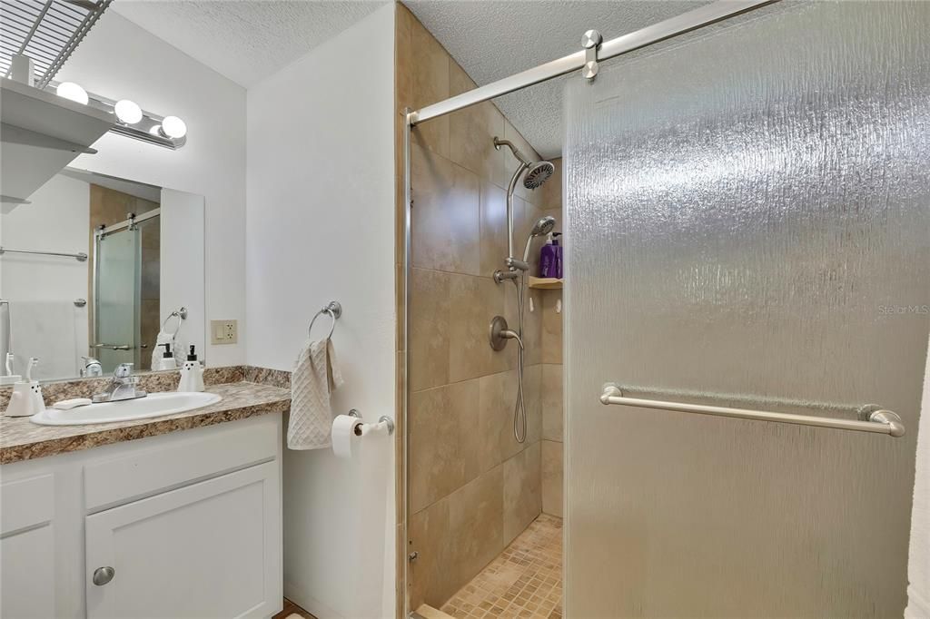 For Sale: $199,000 (2 beds, 2 baths, 840 Square Feet)
