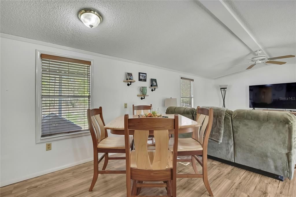 For Sale: $199,000 (2 beds, 2 baths, 840 Square Feet)