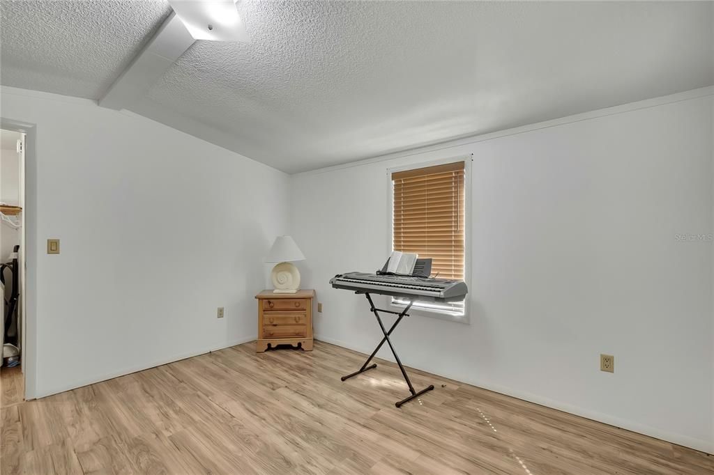 For Sale: $199,000 (2 beds, 2 baths, 840 Square Feet)