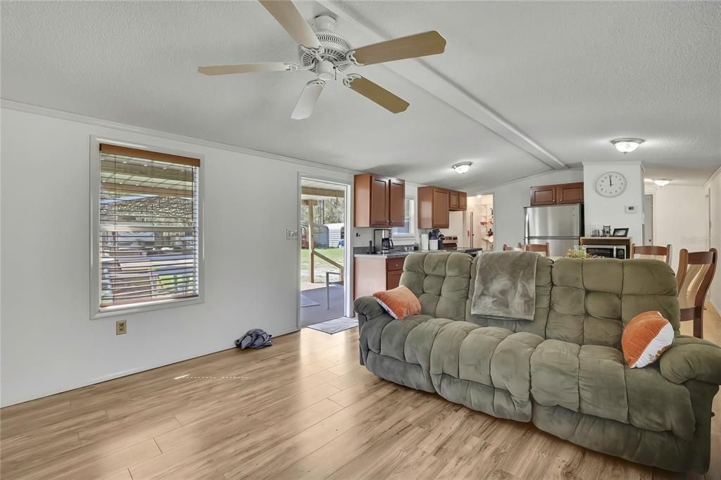For Sale: $199,000 (2 beds, 2 baths, 840 Square Feet)