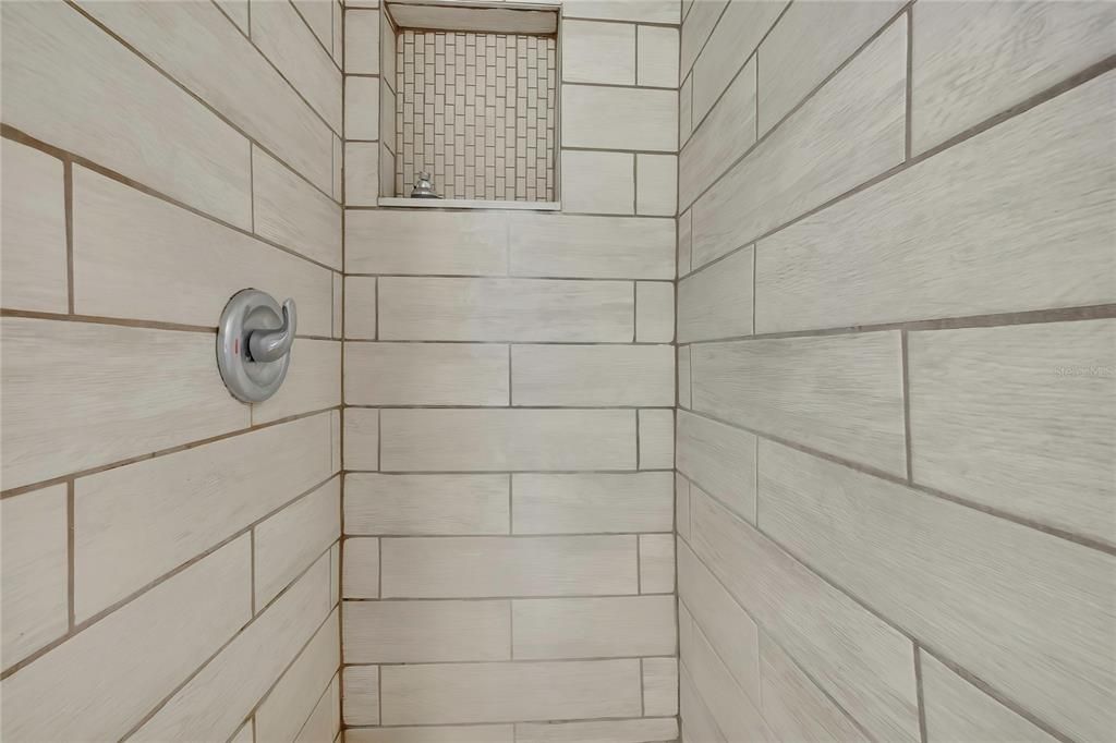 For Sale: $199,000 (2 beds, 2 baths, 840 Square Feet)