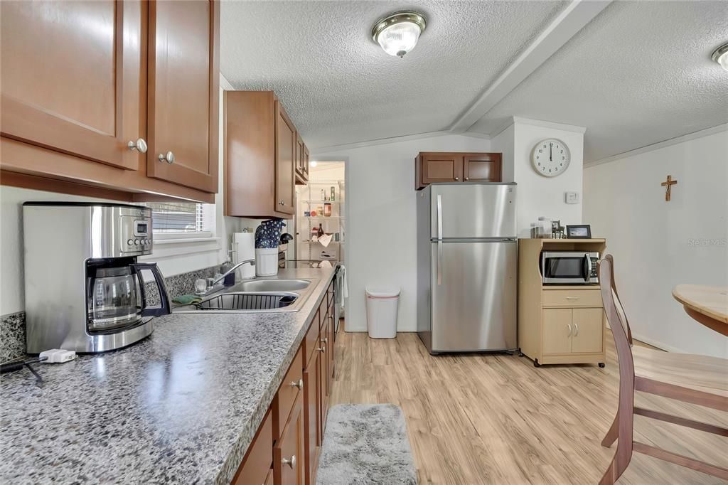 For Sale: $199,000 (2 beds, 2 baths, 840 Square Feet)
