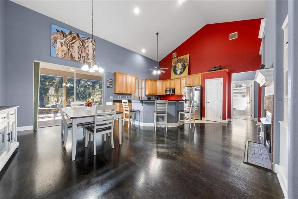En Venta: $1,050,000 (4 camas, 4 baños, 2615 Pies cuadrados)