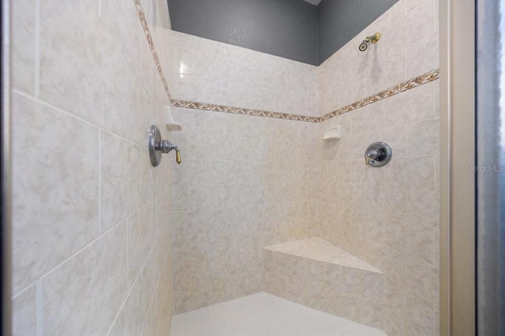En Venta: $1,050,000 (4 camas, 4 baños, 2615 Pies cuadrados)