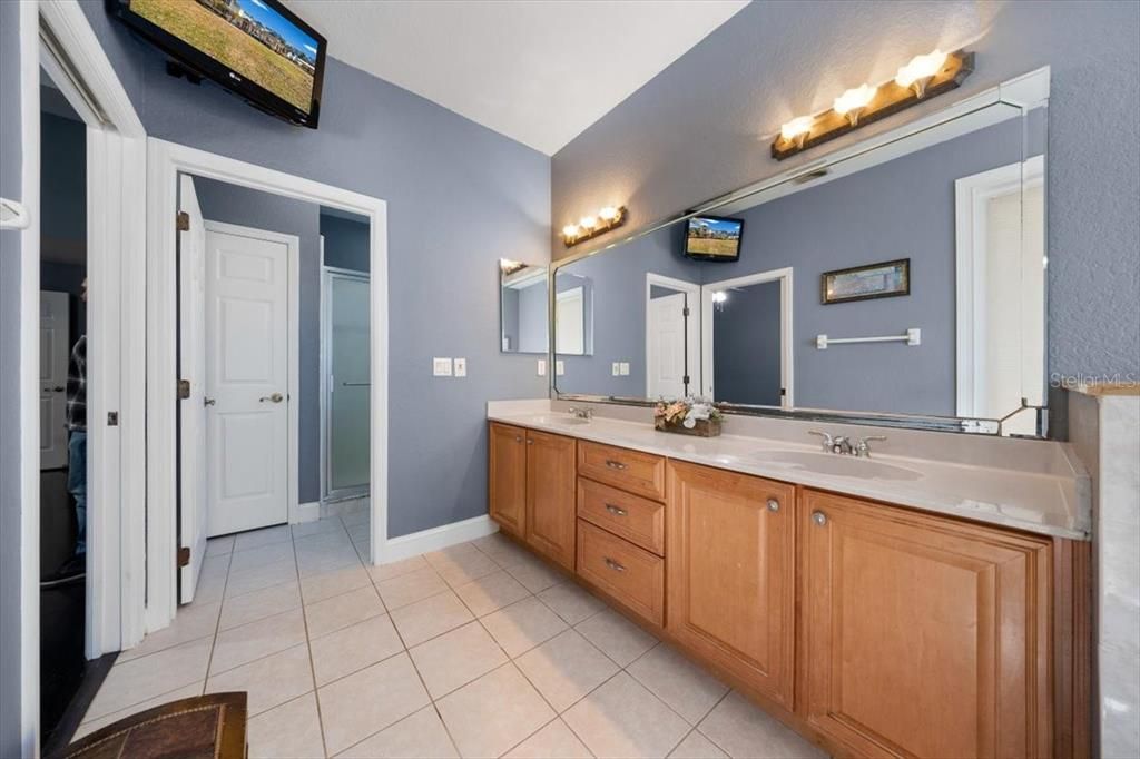 En Venta: $1,050,000 (4 camas, 4 baños, 2615 Pies cuadrados)