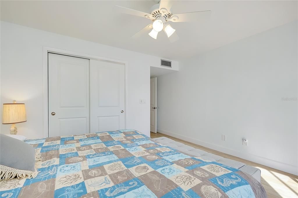 En Venta: $159,900 (2 camas, 2 baños, 946 Pies cuadrados)