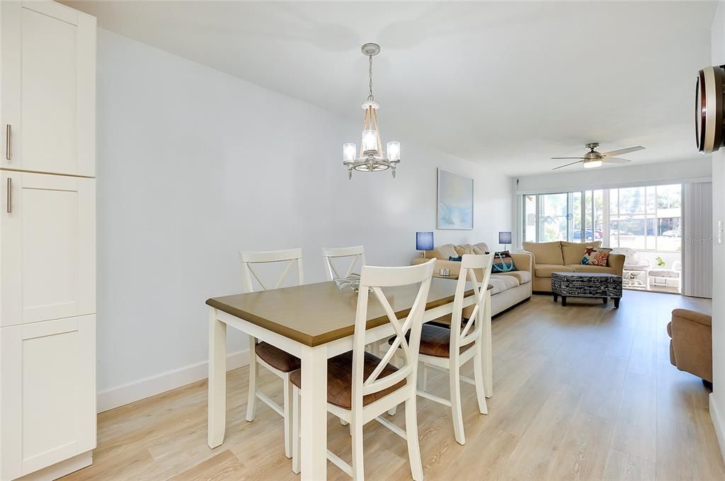 En Venta: $159,900 (2 camas, 2 baños, 946 Pies cuadrados)