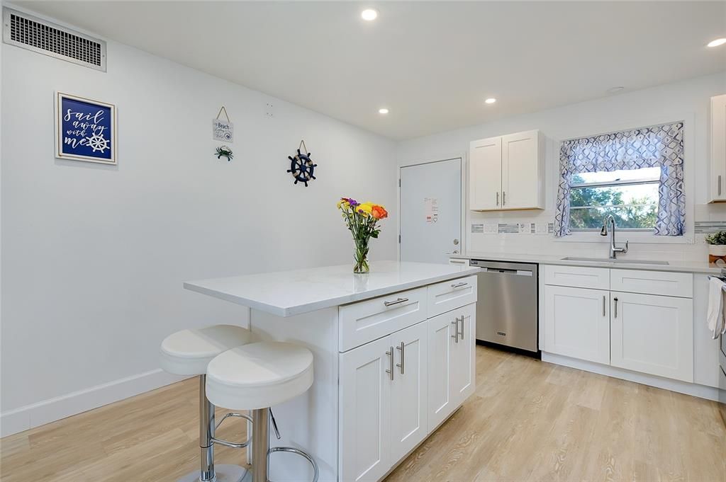 En Venta: $159,900 (2 camas, 2 baños, 946 Pies cuadrados)