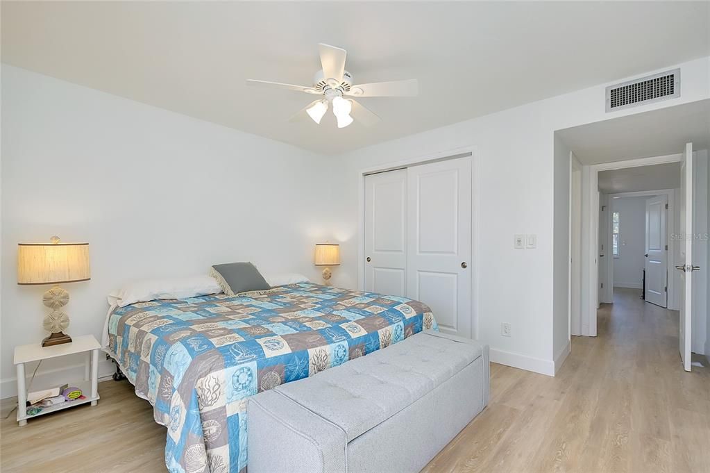 En Venta: $159,900 (2 camas, 2 baños, 946 Pies cuadrados)