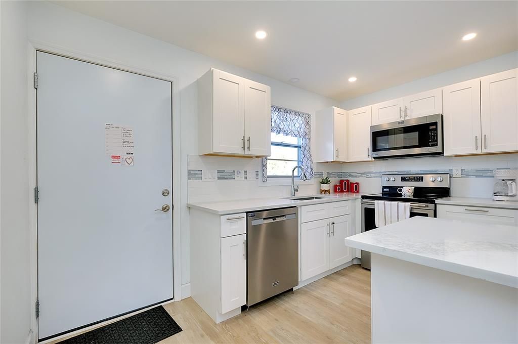 En Venta: $159,900 (2 camas, 2 baños, 946 Pies cuadrados)