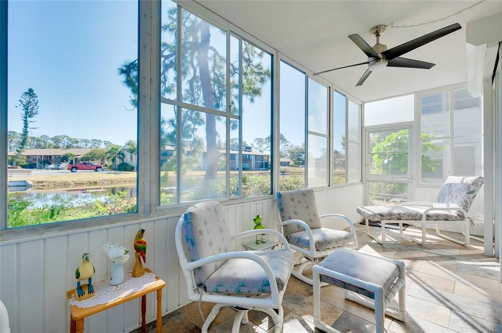 En Venta: $159,900 (2 camas, 2 baños, 946 Pies cuadrados)