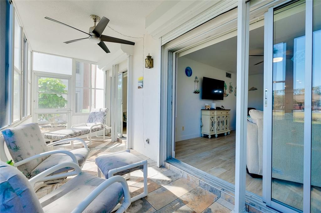 En Venta: $159,900 (2 camas, 2 baños, 946 Pies cuadrados)