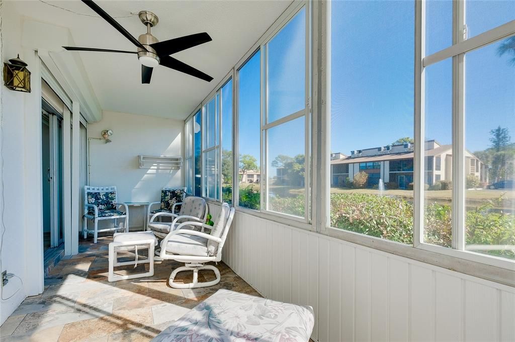 En Venta: $159,900 (2 camas, 2 baños, 946 Pies cuadrados)