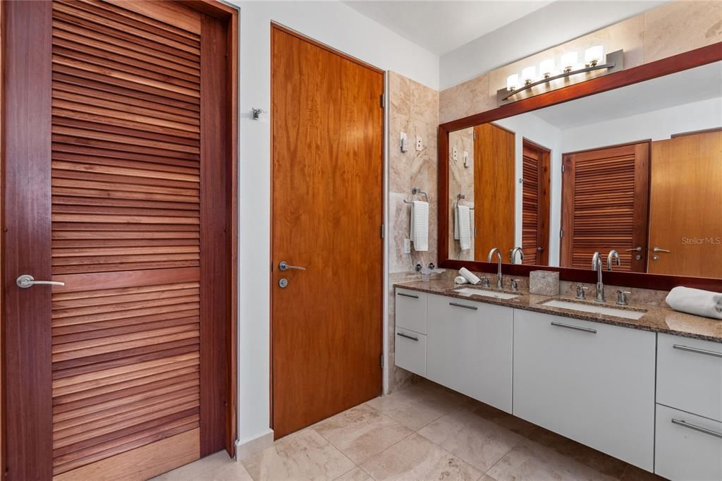 For Sale: $1,495,000 (2 beds, 2 baths, 1646 Square Feet)