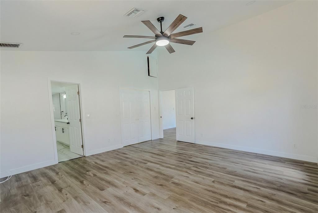 For Sale: $419,900 (5 beds, 3 baths, 2617 Square Feet)