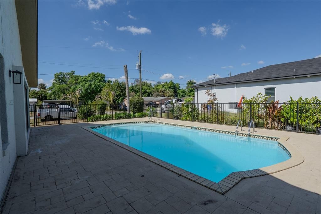 For Sale: $419,900 (5 beds, 3 baths, 2617 Square Feet)