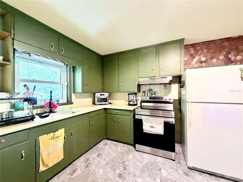 For Sale: $325,000 (3 beds, 2 baths, 1780 Square Feet)