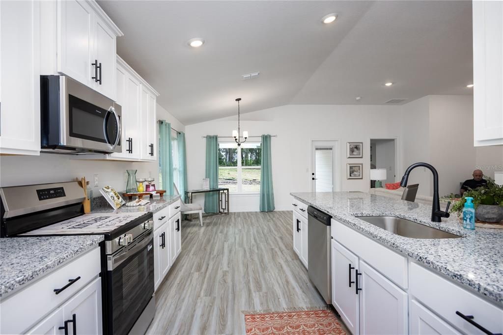 Active With Contract: $372,600 (3 beds, 2 baths, 1970 Square Feet)