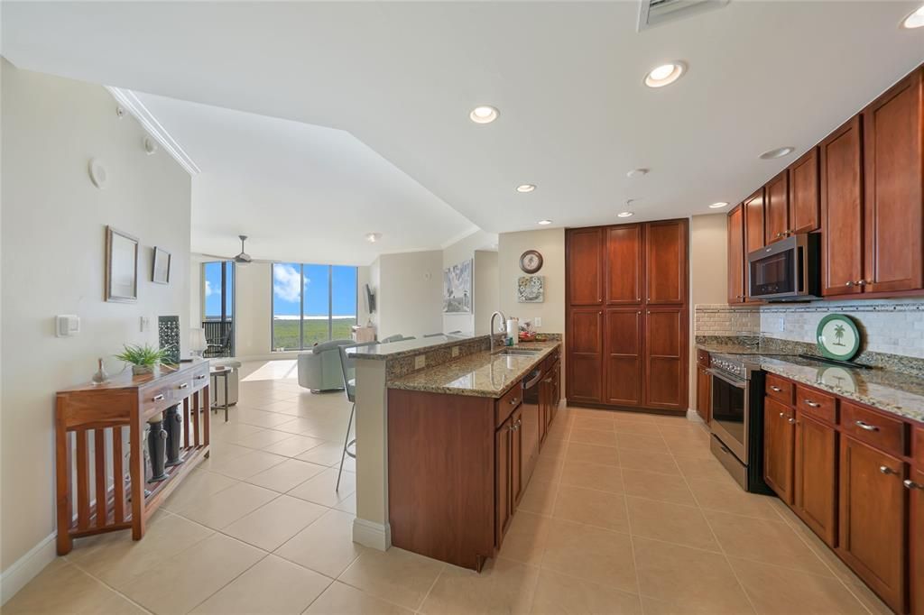Activo con contrato: $525,000 (3 camas, 2 baños, 1737 Pies cuadrados)