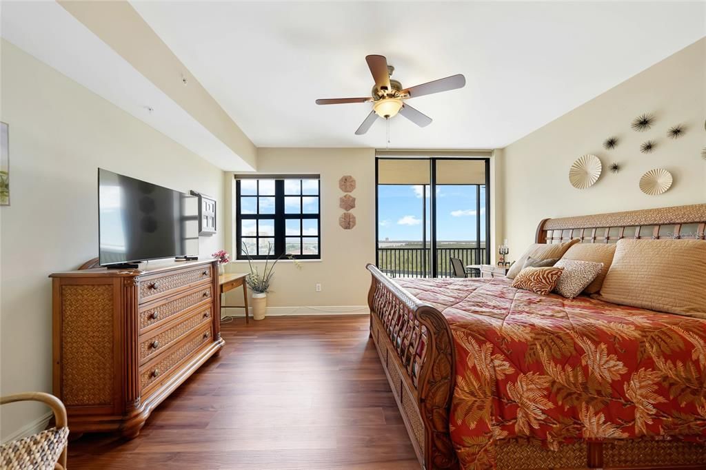 Activo con contrato: $525,000 (3 camas, 2 baños, 1737 Pies cuadrados)