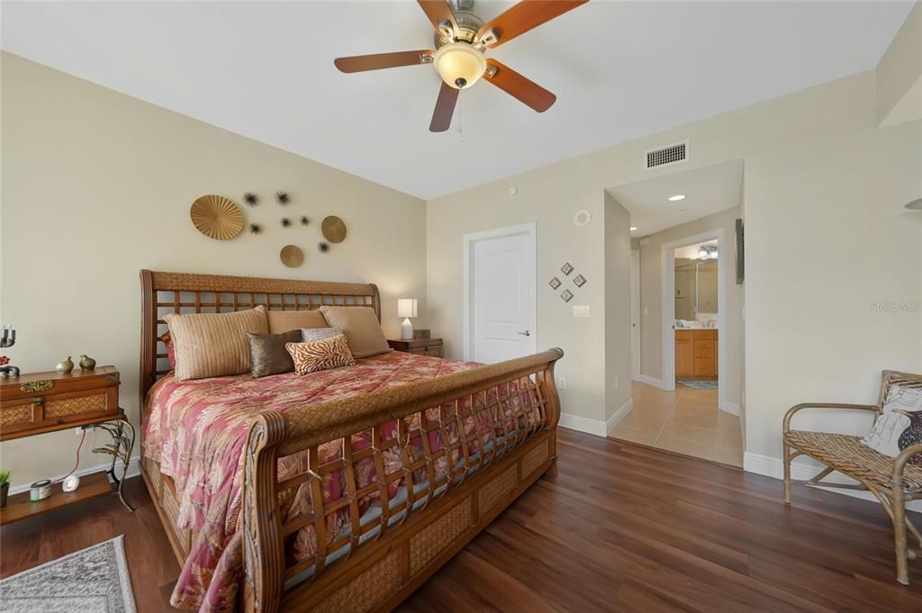 Activo con contrato: $525,000 (3 camas, 2 baños, 1737 Pies cuadrados)