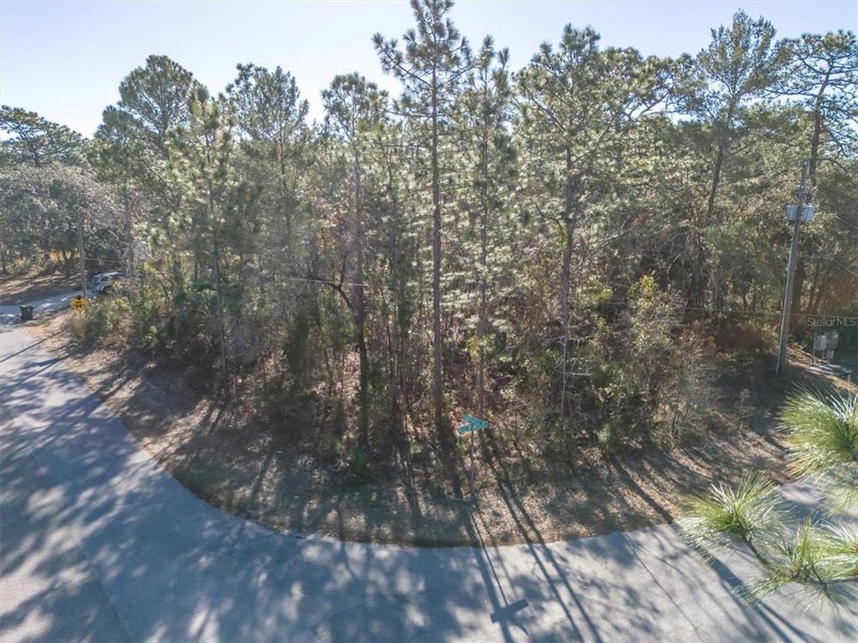 На продажу: $42,000 (0.37 acres)